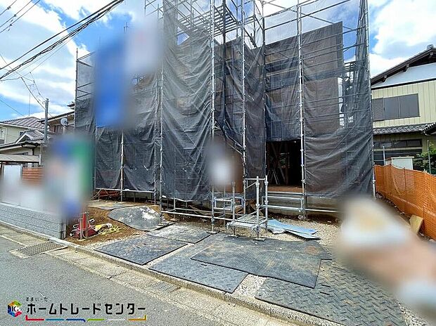 【現地外観写真】嬉しい仕様がたくさん！
浴室暖房換気乾燥機、食器洗浄乾燥機、床下収納、パントリー、２４時間換気、ウォークインクローゼット、土間収納、吹抜、和室、折上天井、駐車２台可（車種による（小型車１台））♪