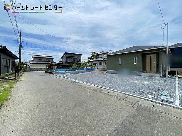 【前面道路含む現地写真】３号棟空と緑が広がる街で、子どもたちの感性を育む暮らしを始めませんか。便利さと静けさが共存する街。毎日がちょっと特別になる、そんな暮らしがここにあります。