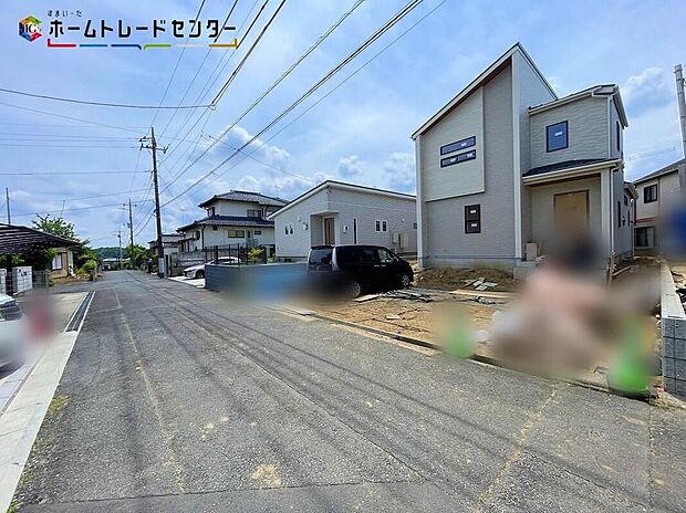 【前面道路含む現地写真】2号棟車通りが少なく騒音が少ないため、静かで落ち着いた暮らしができるでしょう!高齢者やお子様も安心して歩ける安全な環境は暮らしやすく、長く住み続けられる環境です!