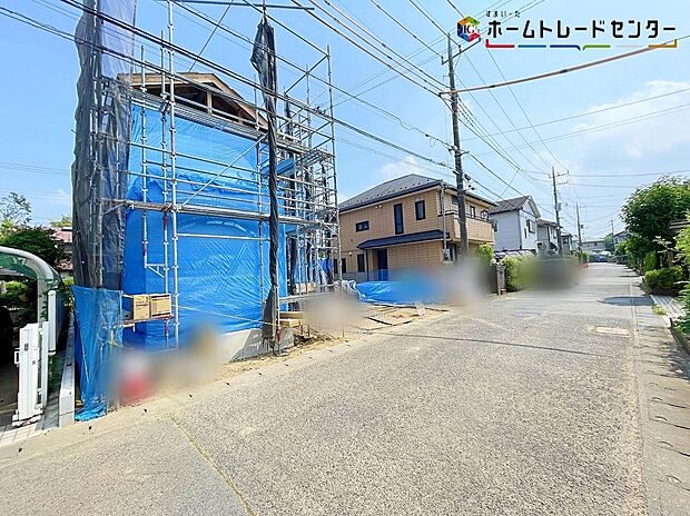 【前面道路含む現地写真】○嬉しい設備仕様浴室乾燥機、ウォークインクローゼット、床下収納、TVモニター付インターホン、24時間換気システム、シューズインクローク、駐車場3台(車種による)!