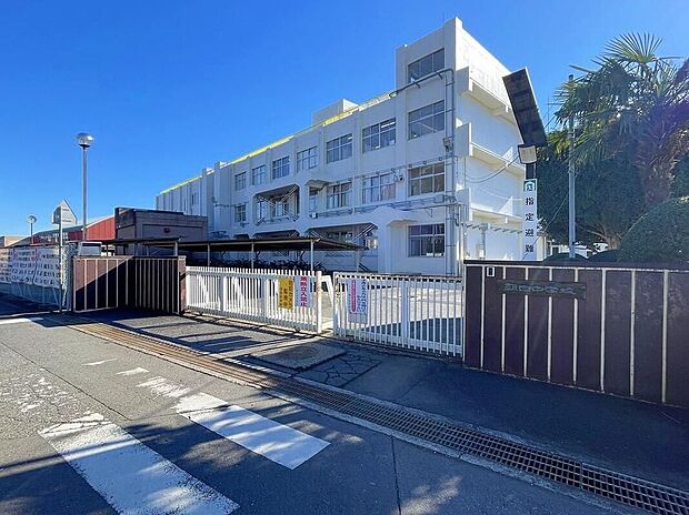 阿見町立朝日中学校(約1,900m)