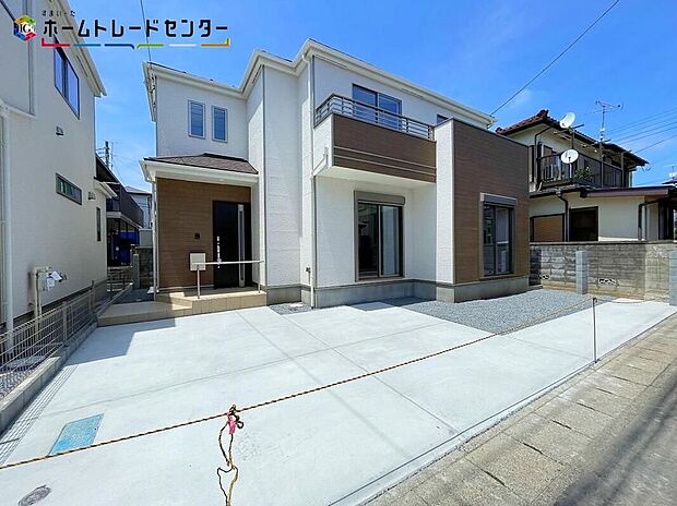 【現地外観写真】B号棟>一戸建ての大きなメリットは、「自分の土地」を自由に使えること。好きなペットが飼えるほか、ガーデニングやDIY、車の手入れなど様々な趣味を楽しめます♪広いお庭で開放的に暮らしましょう!
