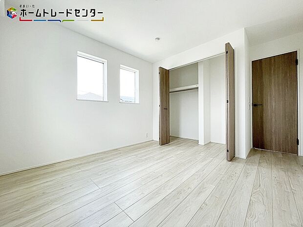 【収納】収納も多くお子様の成長と共に増えていく荷物も、楽々しまえる住みやすい邸宅です♪部屋全体の美しさや整理整頓されたお部屋で日々の生活を送ることができ、ご家族での生活に寄り添う設計となっております。