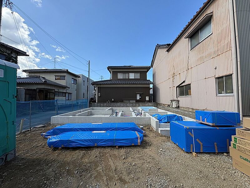 【現地写真】基礎工事完了しました！完成に向けて、日々建ち上がる建物をみるのは心躍りますね…♪完成までお楽しみに♪