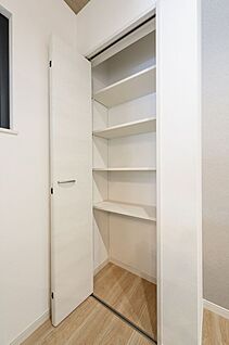 1階廊下収納