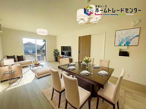 ≪Living room≫
ママの目線でデザインされた住まいは、水回りの導線や豊富な収納など魅力がたくさん。住み心地の良さをぜひご体感下さい！     
※家具はCGでございます。