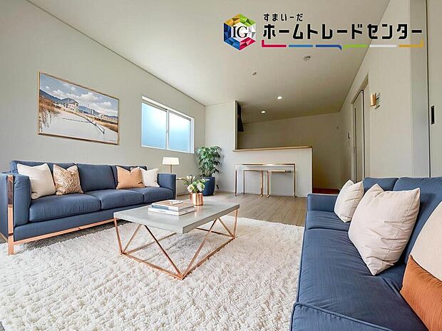 ≪Living room≫
広々とした開放感あふれるリビングです。ゆったり寛げる充分な広さがございますので、ご家族でインテリアのレイアウトを考えるのも楽しみになりそうです。
※家具はCGでございます。
