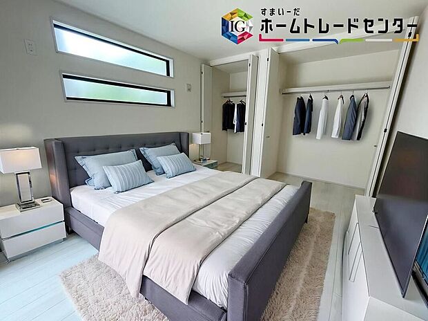 ≪Room≫お陽さまの光をさわやかな風をたっぷりとりこめます。室内はいつも明るい印象なので気持ちの良い朝を迎えられます。毎日の生活も明るくなりそうです。※家具はCGでございます。