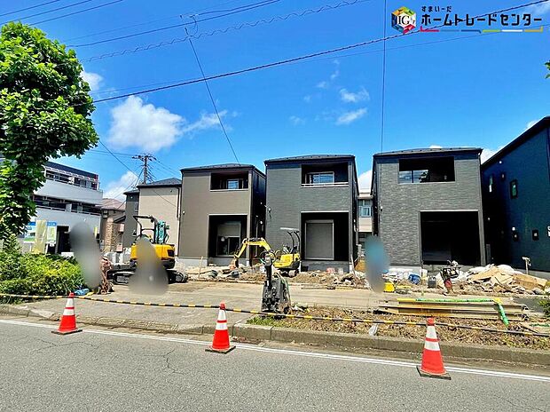 【前面道路含む現地写真】耐震性能に自信のある『飯田グループの家』！お客様を守る大切な住宅だからこそ、第3者の検査を受けて安心して住んでいただける住宅を建てております。その頑丈さを、ぜひ現地にてご体感くださいませ。