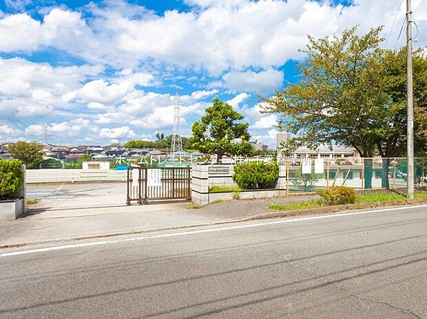 千葉市立泉谷中学校(約2,023m)