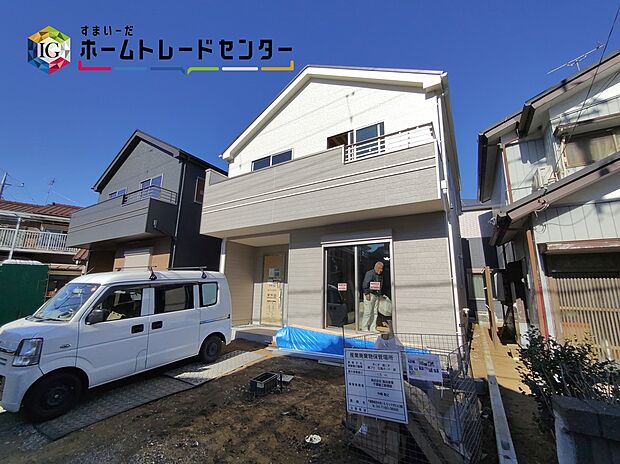 【現地外観写真】◆目の届きやすい場所に駐車場があるので安心感があります。また、荷物をたくさん持った状態でも車を降りてすぐ建物内に入ることができ、子どもを持つファミリー世帯にもおすすめです。