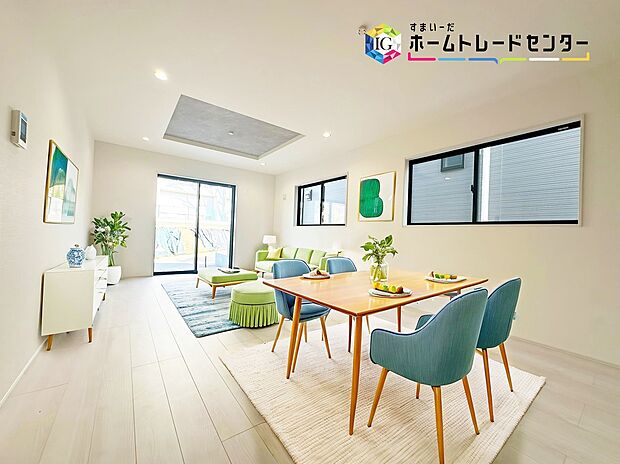 【LDK】≪Living room≫
ママの目線でデザインされた住まいは、水回りの導線や豊富な収納など魅力がたくさん。住み心地の良さをぜひご体感下さい!
※家具はCGでございます。