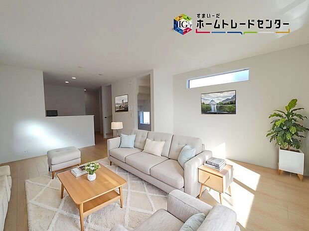 【≪Living room≫】家族とのつながりを意識した見通しのいいリビングは会話が弾んでみんなを笑顔にします。※家具はCGでございます。