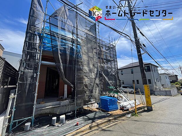 【現地外観写真】◆平日・お仕事帰りなど、いつでもご案内させていただきます！デザイン・目に見える設備面も大切ですが、耐震構造で地震に強い家の為、次代へ繋ぐ強固な住宅です。
