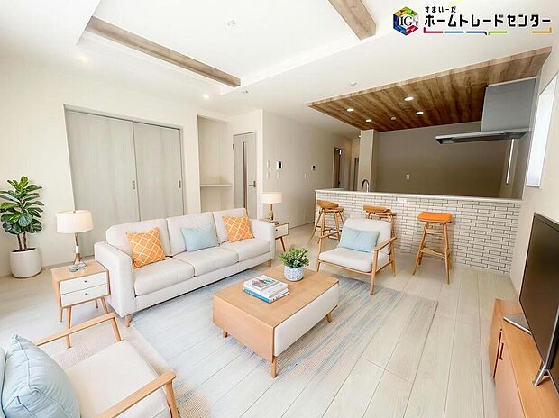 【LDK】≪Living room≫
ママの目線でデザインされた住まいは、水回りの導線や豊富な収納など魅力がたくさん。住み心地の良さをぜひご体感下さい!
※家具はCGでございます。
