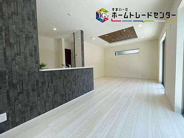 【リビング】家族とのつながりを意識した見通しのいいリビングは会話が弾んでみんなを笑顔にします。