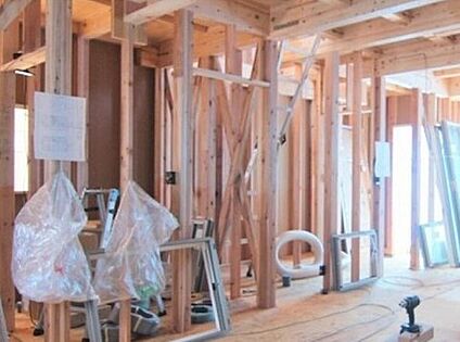 横からの力に耐える「筋交い」
