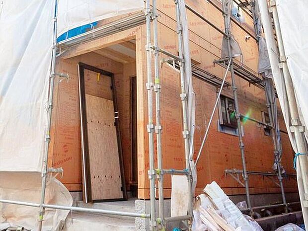 【地震や台風などの水平力に耐える「耐力壁」】構造用面材には国土交通大臣認定パーチクルボード9mm厚(大臣認定仕様 FRM-0177)を使用。一般的には2.5倍の壁倍率も、2.9倍に設定しています。