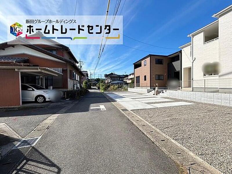 前面は南側４．０ｍ道路です。交通量も少なく、ゆとりがあり駐車も落ち着いて行える環境になっています♪