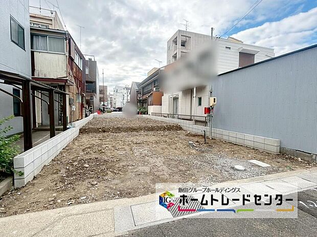 土地面積　130.72m2
建物面積　105.30m2