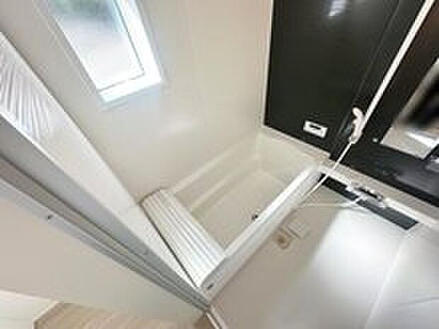 【浴室】１号棟
１坪以上広さを設けた浴室で、ゆったりバスタイム♪お子様と一緒に入るにも充分な広さです。一日の疲れを癒せます☆