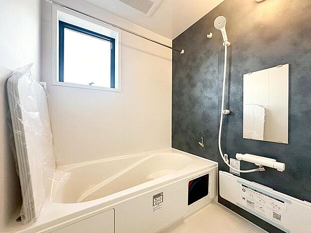 【浴室】1坪以上広さを設けた浴室で、ゆったりバスタイム。お子様と一緒に入るにも充分な広さです。一日の疲れを癒せます☆