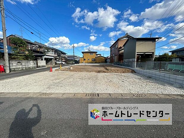 【現地外観写真（１号棟）】土地面積　246.22m2
建物面積　 99.73m2
