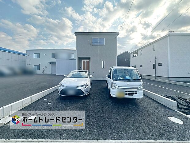 【現地外観写真】４号棟
全４棟の異なる間取りと選べる生活スタイル。弊社では現地での販売会は行っておりません。お気軽にお問合せ下さい☆