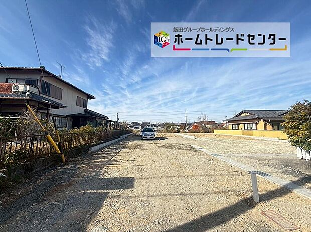 【現地外観写真】高台に位置しており、眺望良好の物件になります♪
駐車3台から4台のスペースを確保していますので、セカンドカーや来客用の駐車場としてもご使用いただけます!!