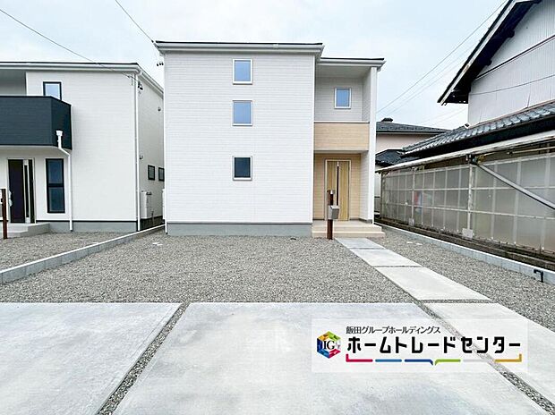 【現地外観写真】1号棟
当日のご見学予約も承ります。同じものは2つとない「夢のマイホーム」との出会いが待っているかもしれません♪