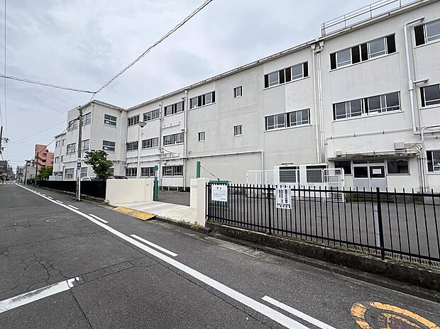 一宮市立神山小学校（約1,376m）