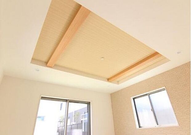 【折り上げ天井】開放感と高級感を醸し出す折上げ天井！またワンポイントアクセントとしても大活躍です