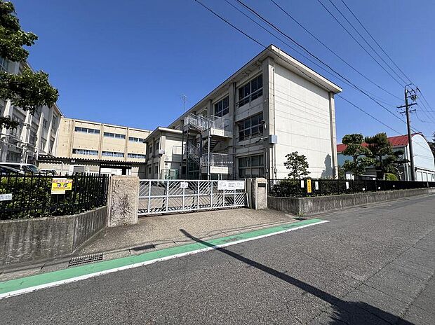一宮市立西成小学校(約160m)