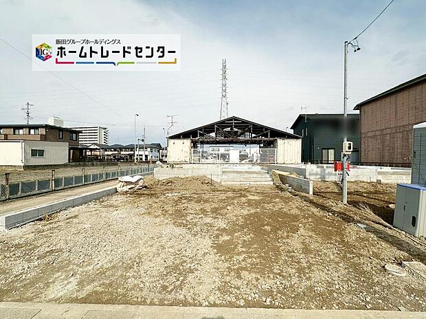 【現地外観写真】１号棟
土地面積　175.16m2
建物面積　 108.54m2