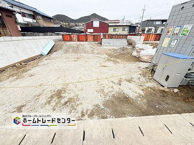 【現地外観写真】１号棟
土地面積　157.88m2
建物面積　105.30m2
