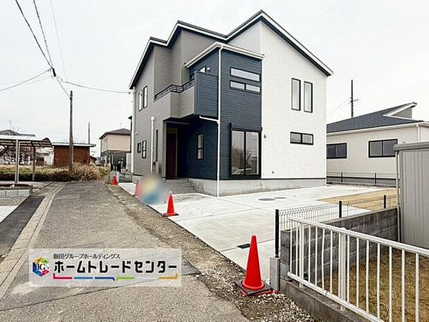 【現地外観写真】1号棟
一戸建ての大きなメリットは、「自分の土地」を自由に使えること。好きなペットが飼えるほか、ガーデニングやDIY、車やバイクの手入れなど様々な趣味を楽しめます♪