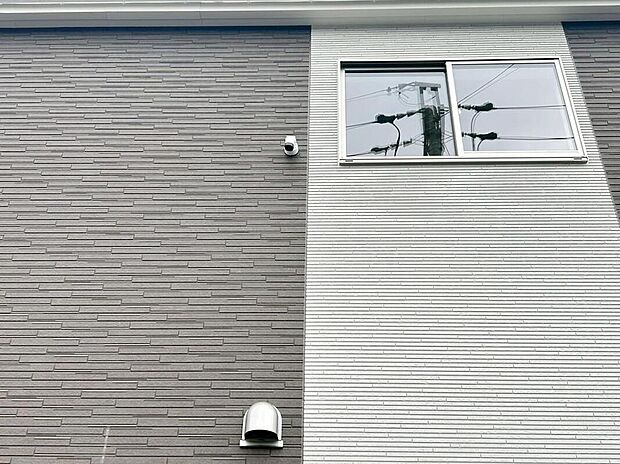 【現地外観写真】１号棟
防犯カメラ完備です！不審者の侵入や空き巣、駐車場における車上荒らしなどの犯罪も防犯カメラによって抑えられます。
