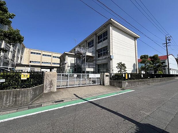 一宮市立西成小学校(約580m)