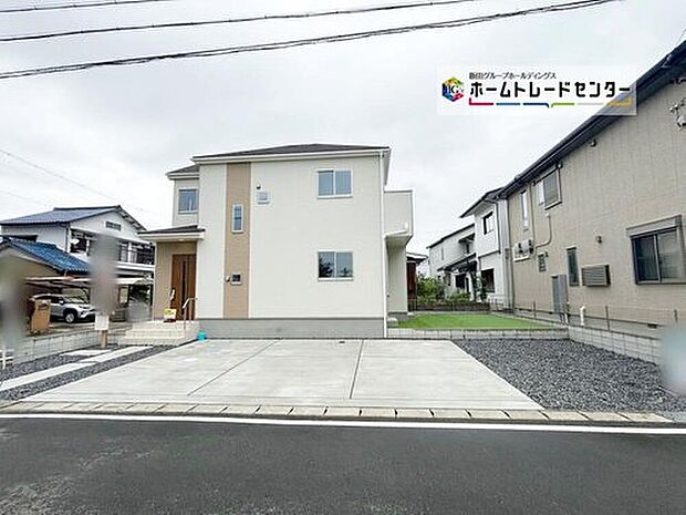 【現地外観写真】一戸建ての大きなメリットは、「自分の土地」を自由に使えるとこ。好きなペットが飼えるほか、ガーデニングやDIY、車やバイクの手入れなど様々な趣味を楽しめます♪