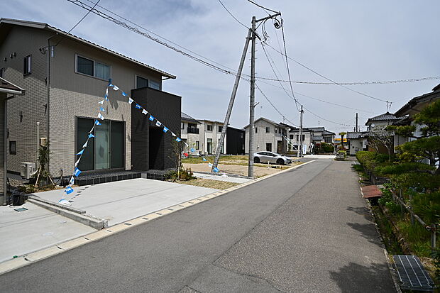 【前面道路】造成地内の前面道路は６ｍ、しかも通り抜けできないので、車も多く通りませんね