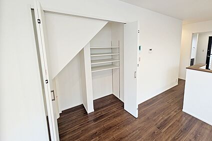 １号地　LDK収納