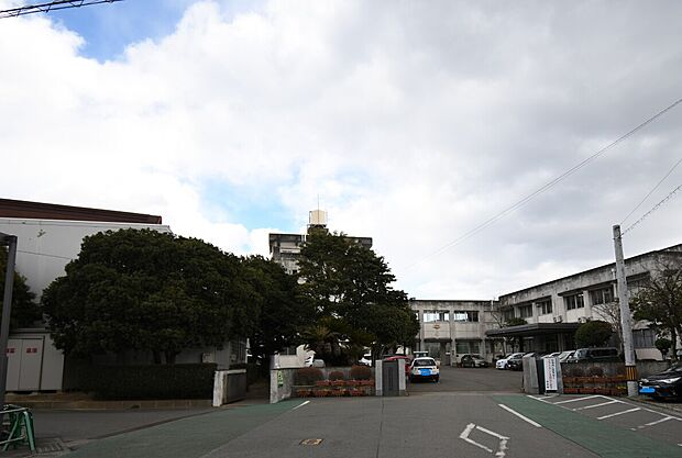 国府中学校(約350m)