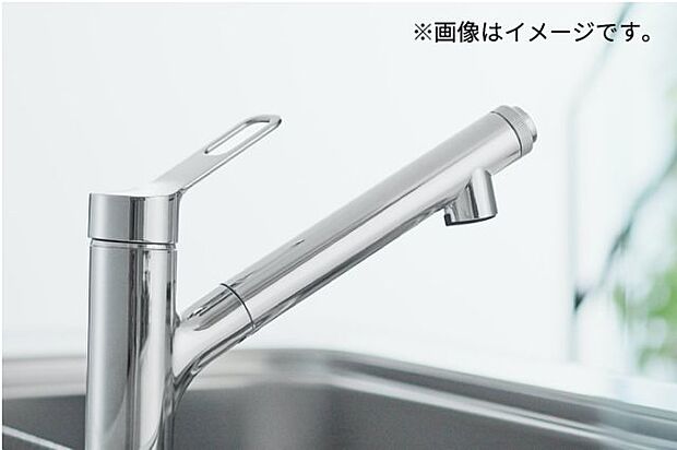 【浄水器内蔵ハンドシャワー水栓】浄水器が内蔵された水栓。シャワーホースが伸びるのでシンク回りのお掃除も便利です。