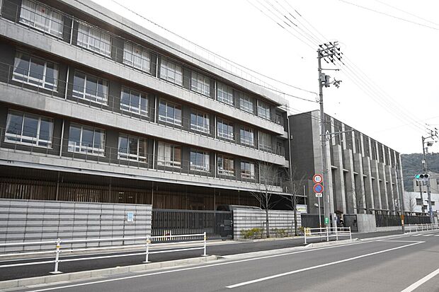 高松市立栗林小学校（約1,100m）