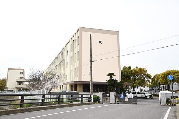 高松市木太南小学校(約750m)