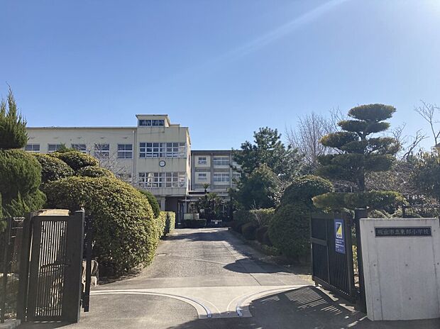 坂出市立東部小学校(約750m)