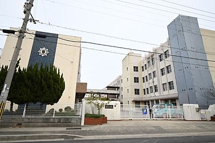 高松市立香西小学校 300m(徒歩5分)