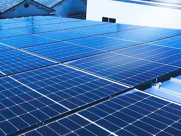 【太陽光発電システム】太陽光発電システム付き。毎日の家計を助けるだけでなく、停電時にも発電した電気が利用できます。