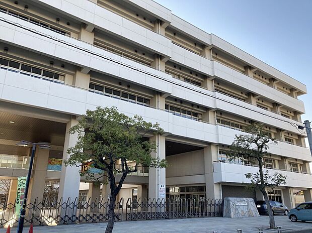 丸亀市立西中学校(約750m)