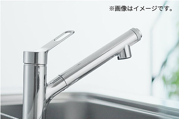 【浄水器内蔵ハンドシャワー水栓】浄水器が内蔵された水栓。シャワーホースが伸びるのでシンク回りのお掃除も便利です。※画像はイメージです。
